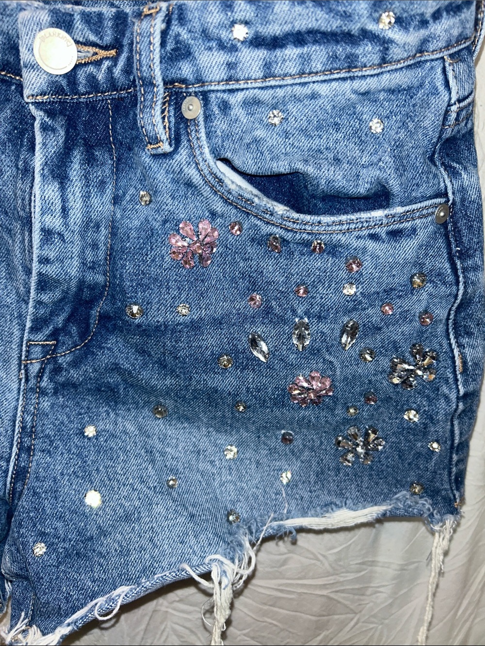 Blank NYC Blue Denim Embellished Cutoff Shorts “ The Barrow” size 28 - Picture 5 of 9